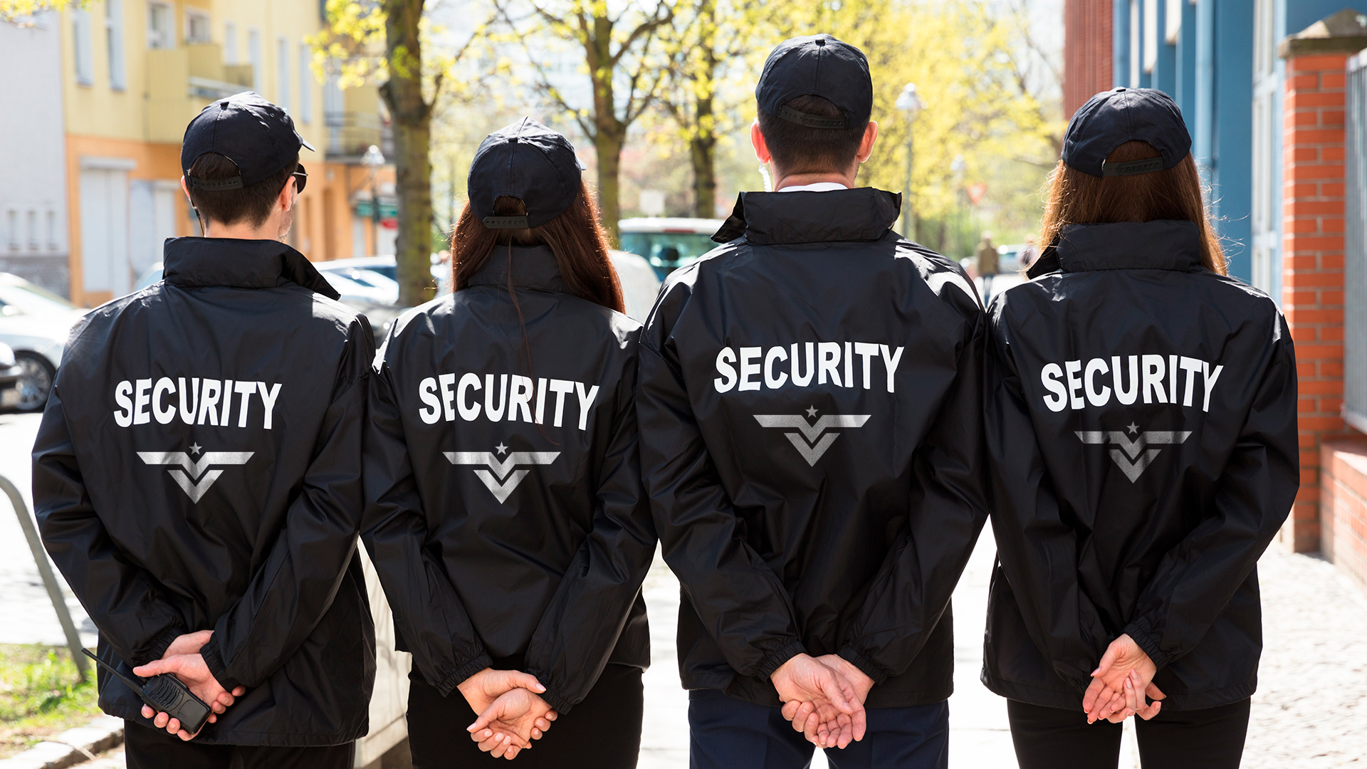 Descubre los criterios clave para contratar seguridad privada intramuros: funciones, perfil del guardia, requisitos y consejos prácticos.